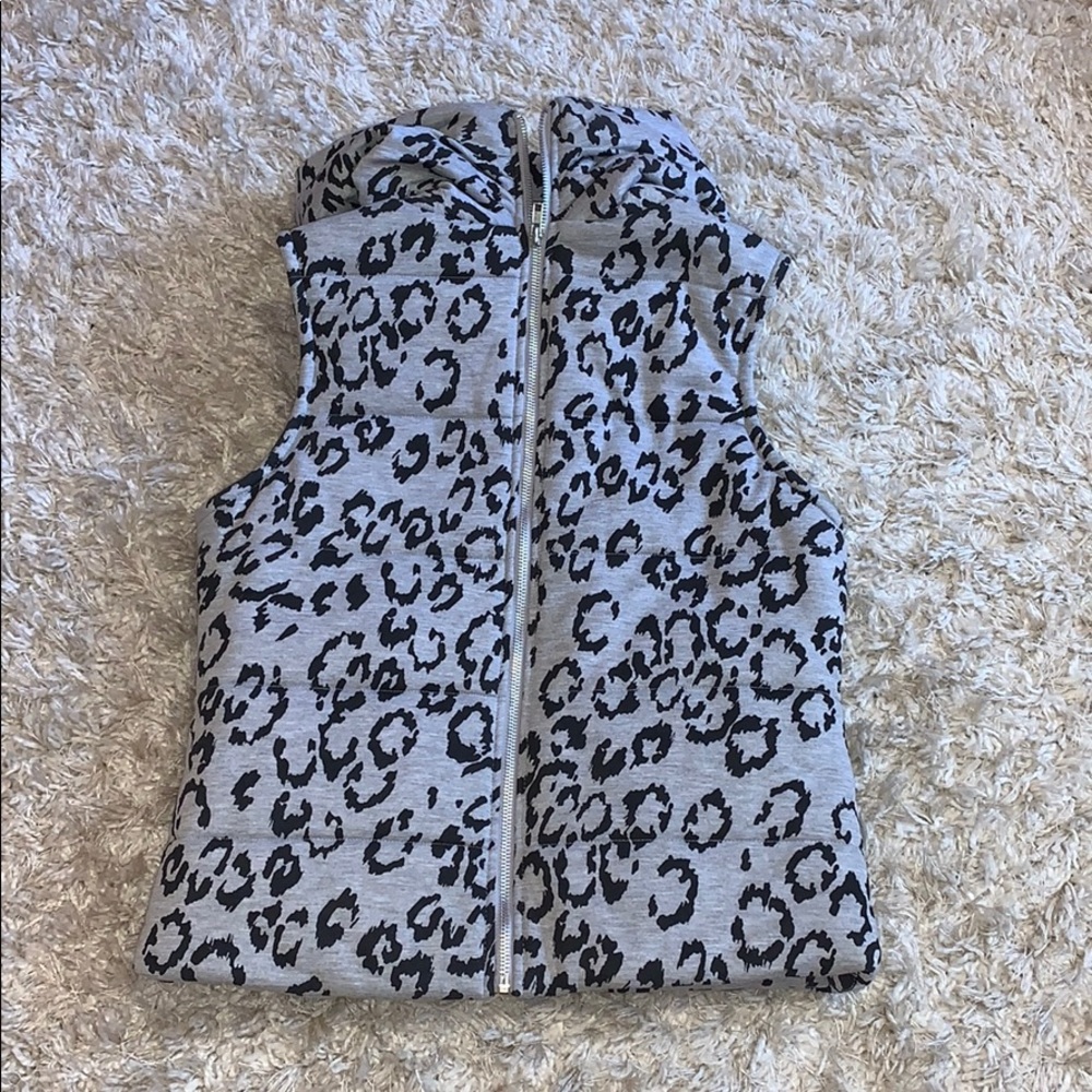 Leopard print cloth vest